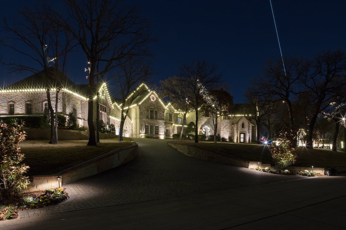 Holiday-lights-long-driveway