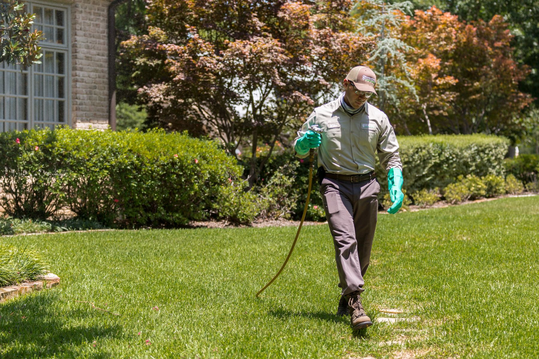 Top Turf vs. Grassperson: 2 Lawn Care Companies in North Texas